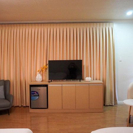 Honey Suite Room Inside Bee Cafe Cebu At Ayala Area Экстерьер фото